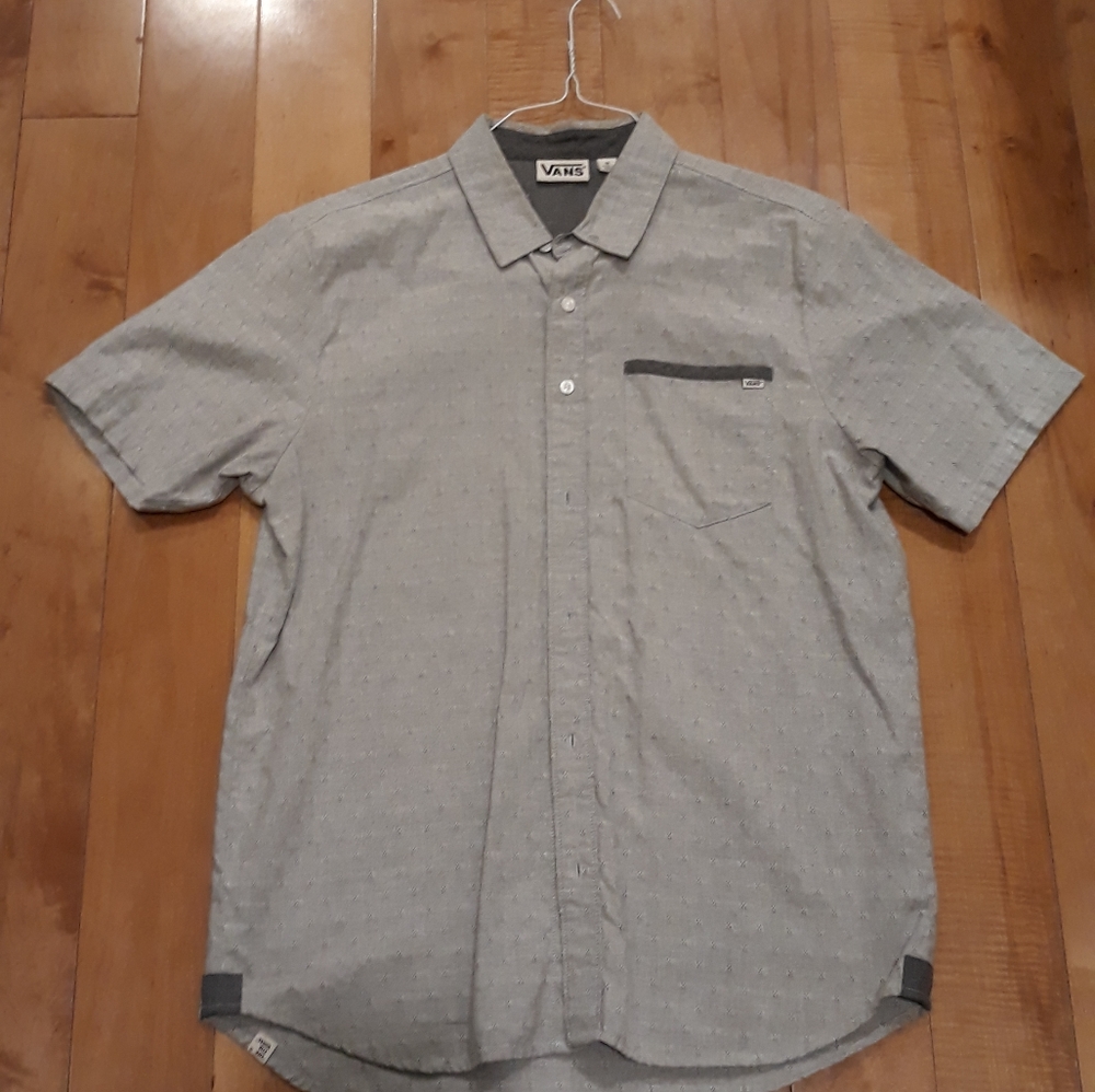 Van's short sleeved button down shirt